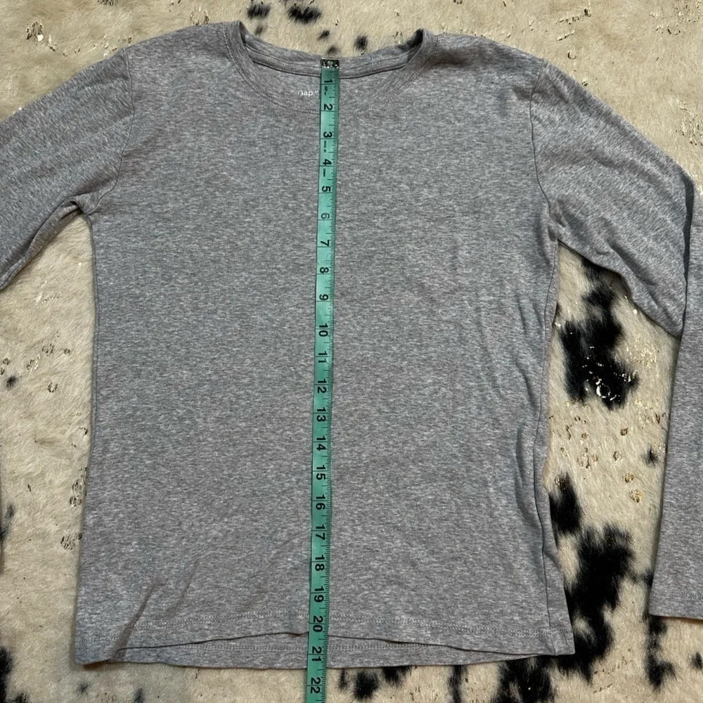 GAP Girl’s Gray Crewneck Long Sleeve Tee Shirt Size Medium